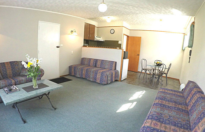 Coromandel Colonial Cottages Motel 15