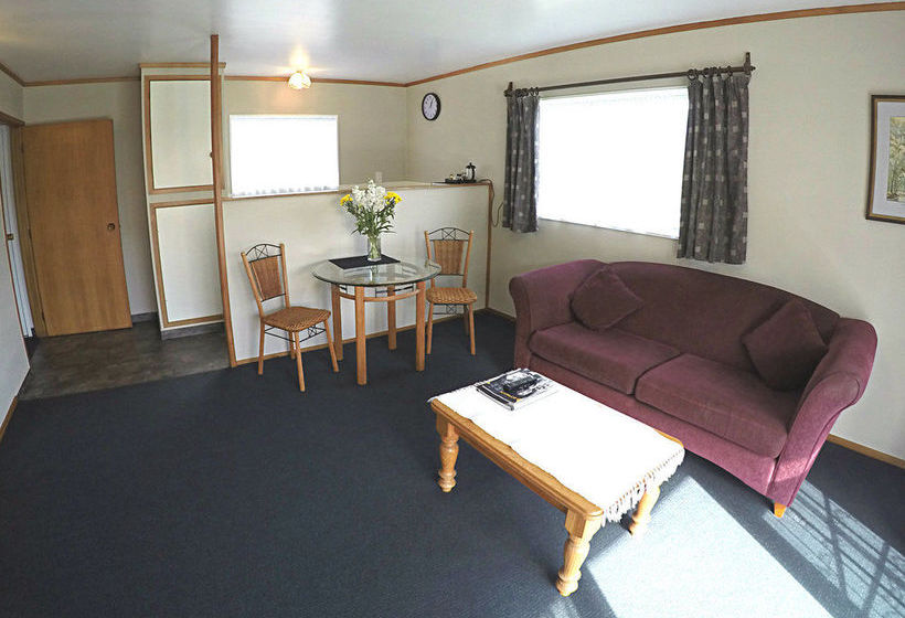 Coromandel Colonial Cottages Motel 17