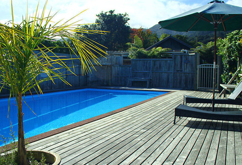 Coromandel Colonial Cottages Motel 19