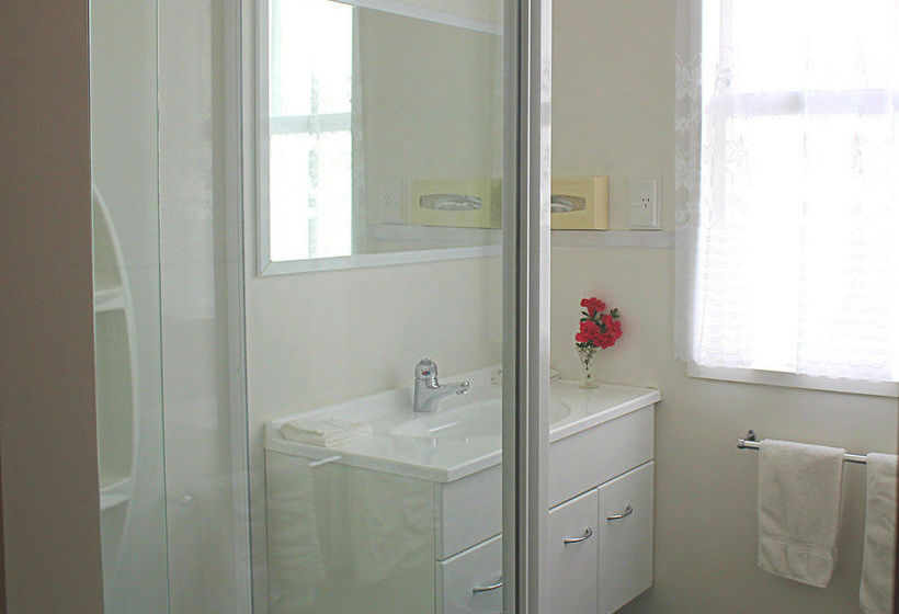 Coromandel Colonial Cottages Motel 3