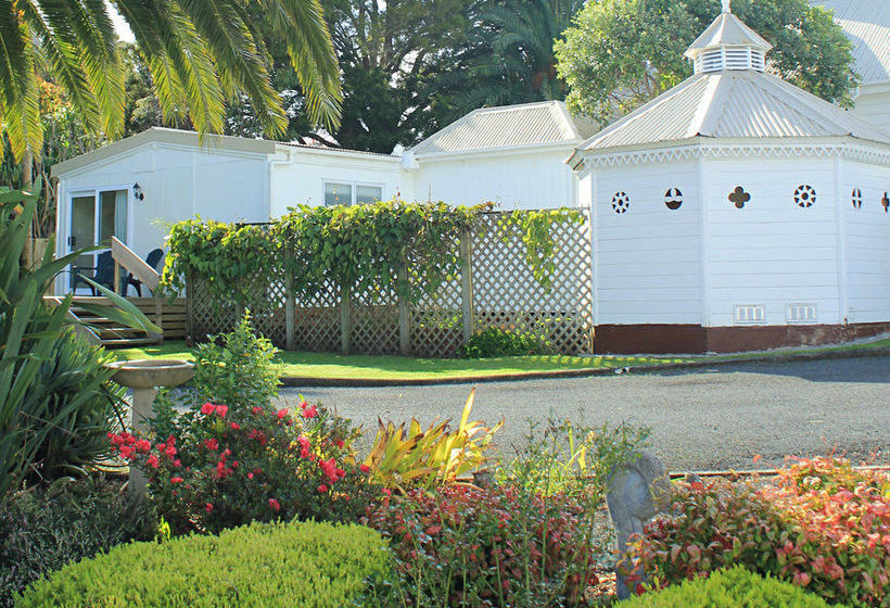 Coromandel Colonial Cottages Motel 8