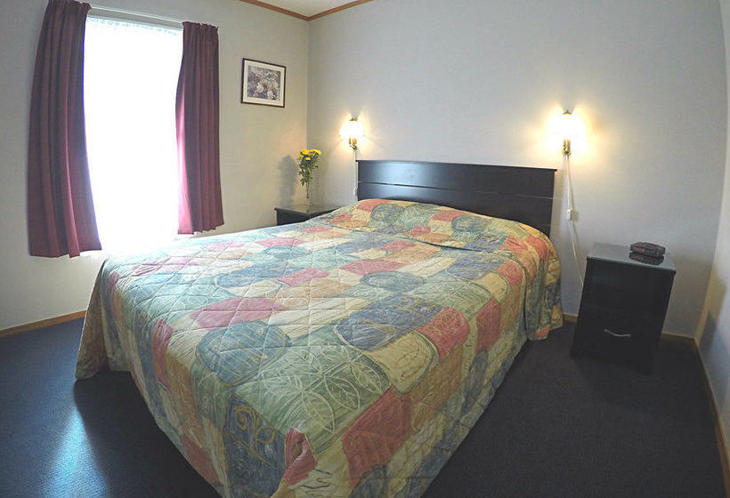 Coromandel Colonial Cottages Motel 9