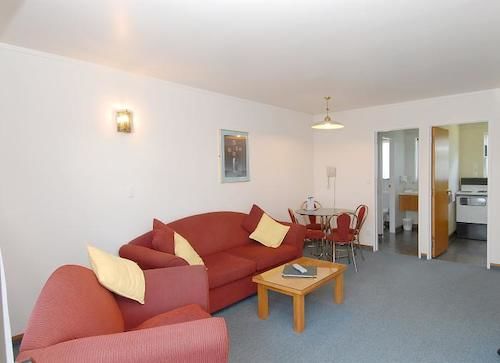 Hotel Chloes Motor Inn 1