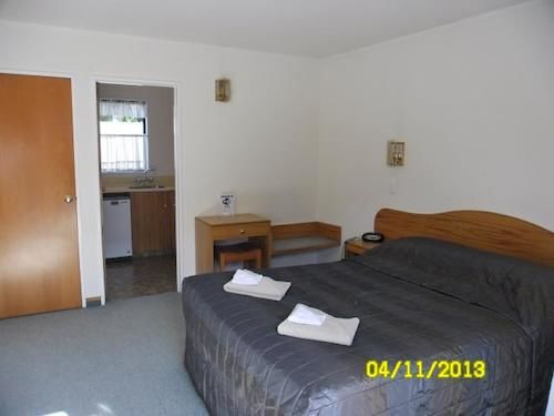 Hotel Chloes Motor Inn 4