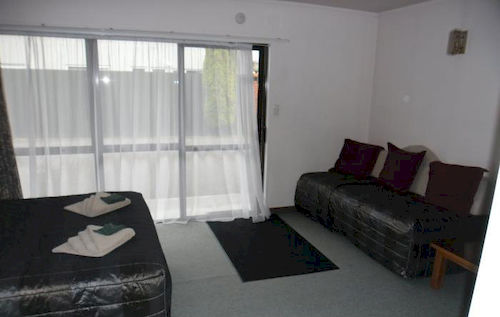 Hotel Chloes Motor Inn 5