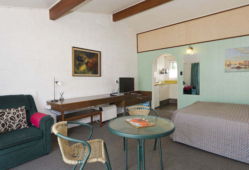 Garden Court Motel 16