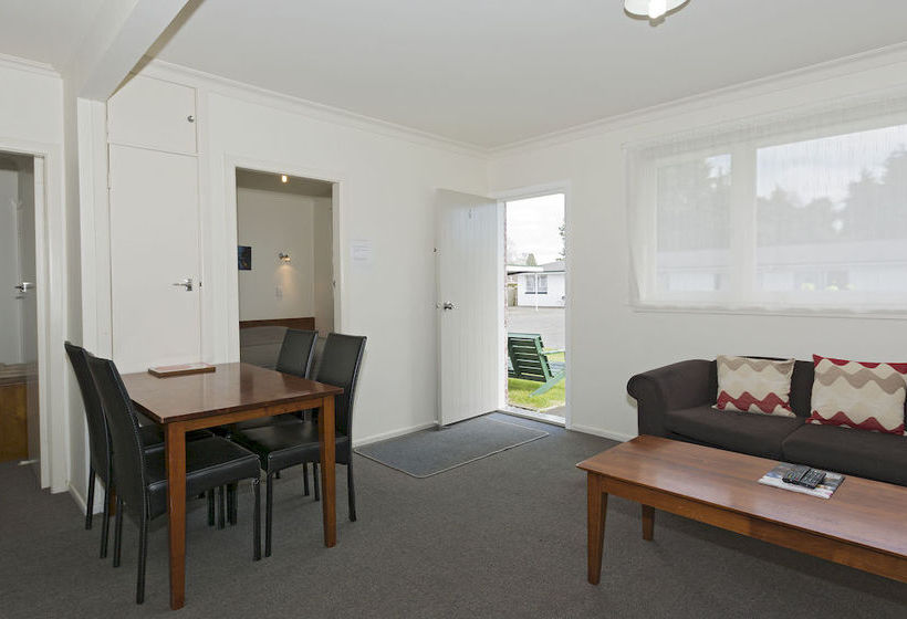 Garden Court Motel 17