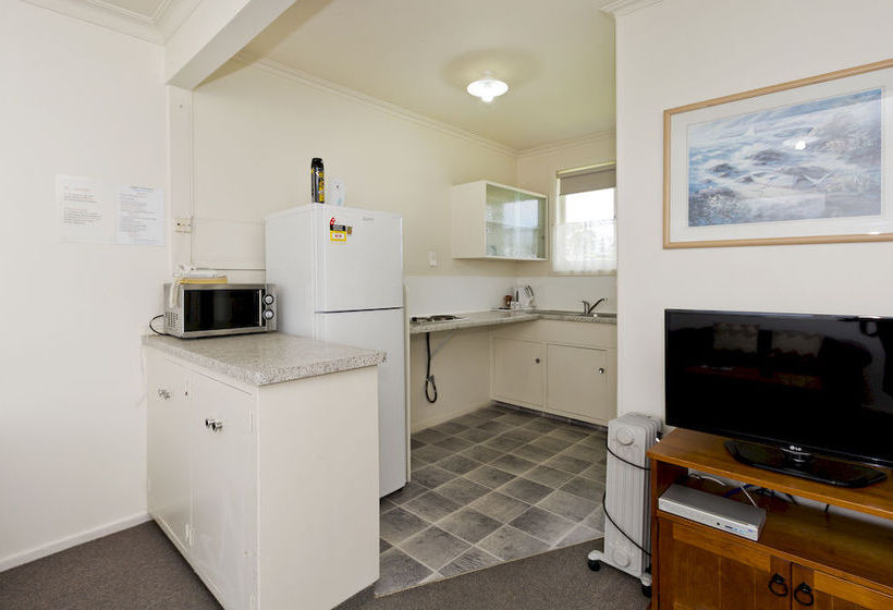 Garden Court Motel 18