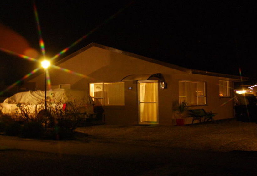 Almond Court Motel 10