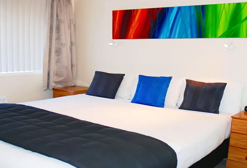 Almond Court Motel 18