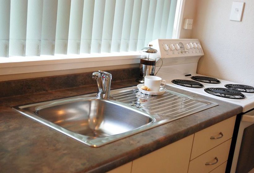 Almond Court Motel 4