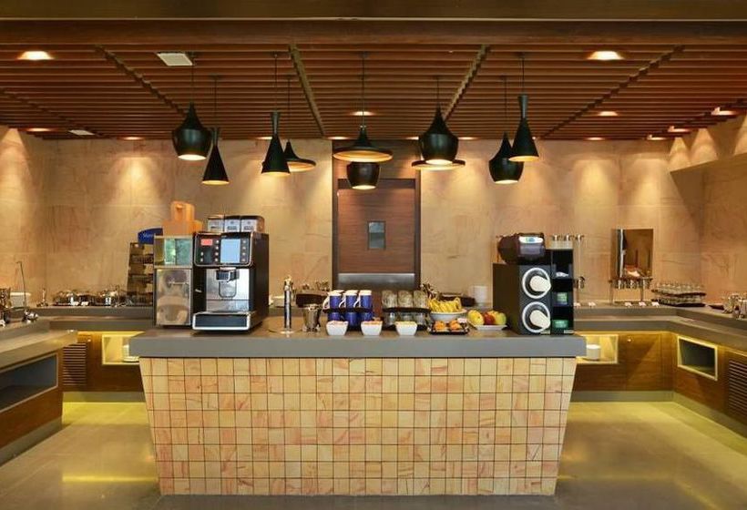 Hotel Holiday Inn Express Ahmedabad 12