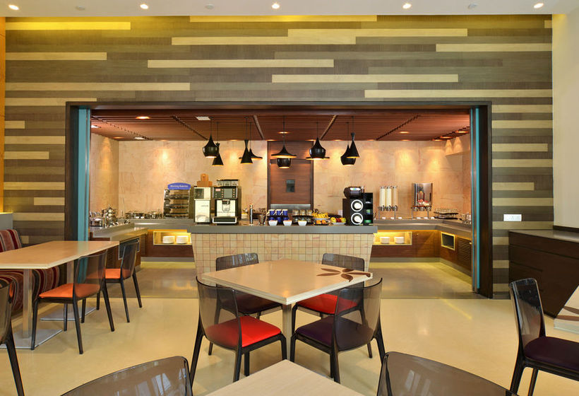 Hotel Holiday Inn Express Ahmedabad 5