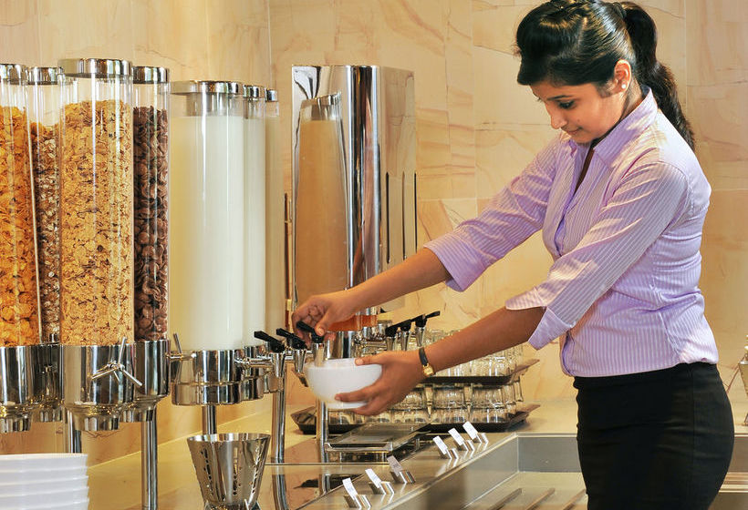 Hotel Holiday Inn Express Ahmedabad 6