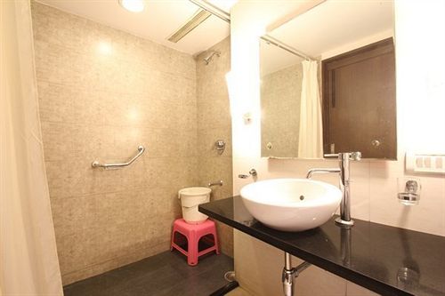 Hotel Ashraya International 12