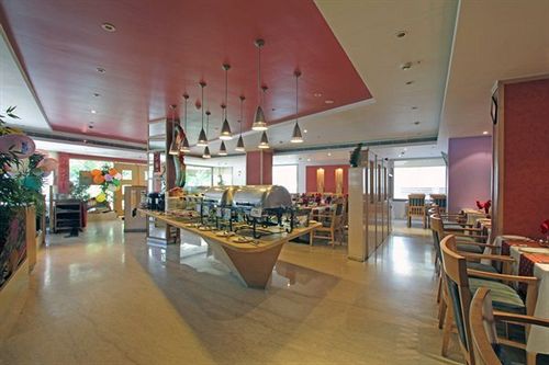 Hotel Ashraya International 9