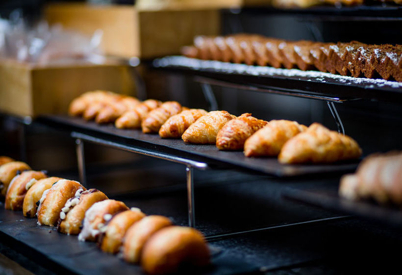 Hotel NH The Lord Charles 16