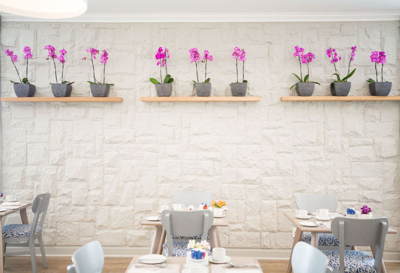 Hotel NH The Lord Charles 18