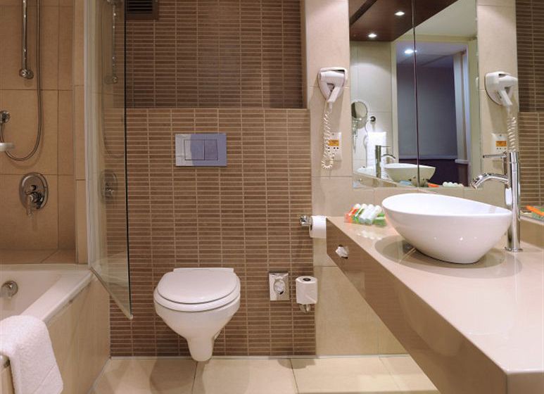 Hotel NH The Lord Charles 7