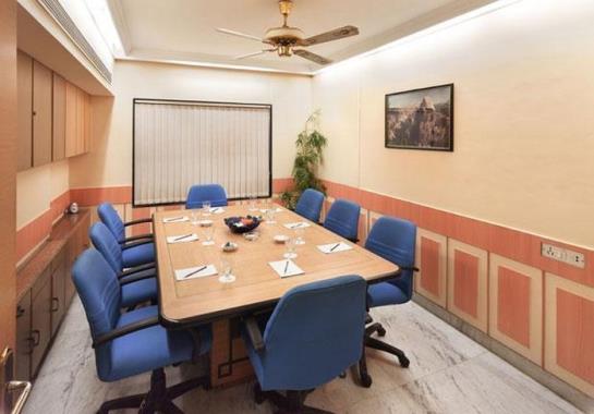 The Emerald Hotel & Executive Apartments 17