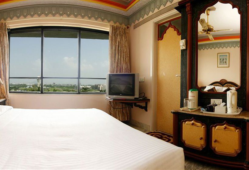 The Emerald Hotel & Executive Apartments 5