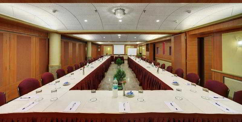 The Emerald Hotel & Executive Apartments 8