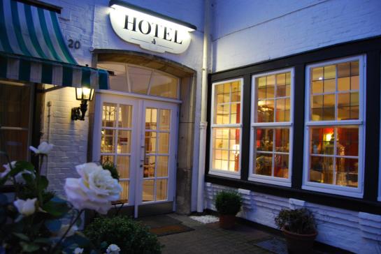 Hotel Ashley's Garden 13