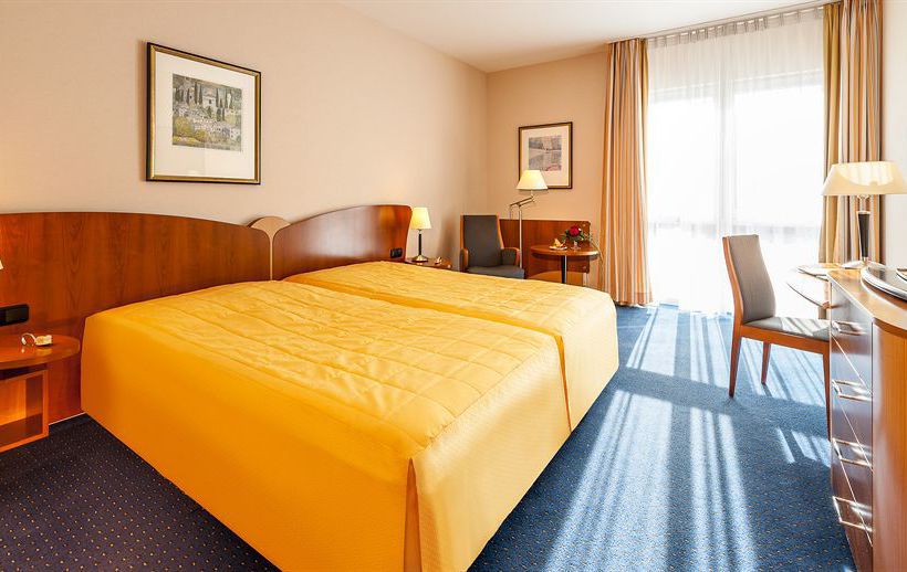 Dorint Hotel Charlottenhof Halle 6