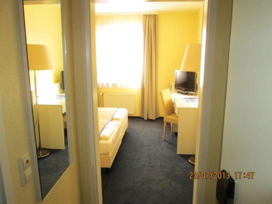 Novum Hotel Dresden Airport 1