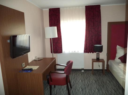 Novum Hotel Dresden Airport 10