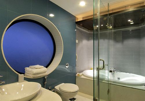 Ramee Guestline Hotel Juhu 18