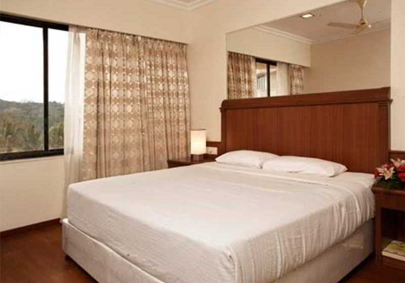 The Residence Hotel & Convention Centre 10