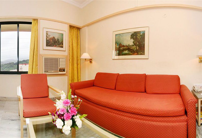 The Residence Hotel & Convention Centre 6