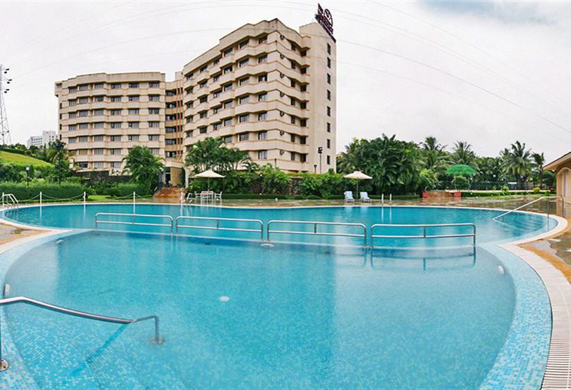 The Residence Hotel & Convention Centre 7