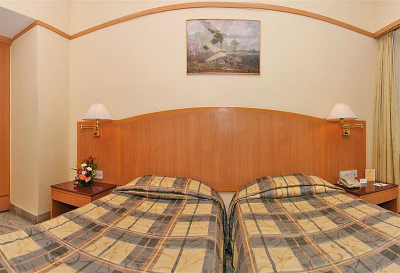 The Residence Hotel & Convention Centre 9