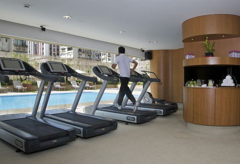 Hotel Vivanta President 10