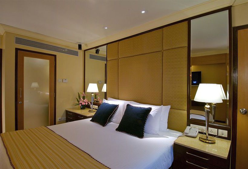 Hotel Vivanta President 11