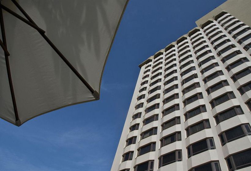 Hotel Vivanta President 13