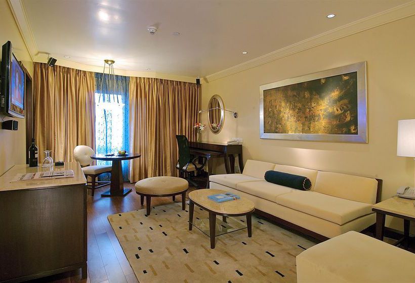 Hotel Vivanta President 16