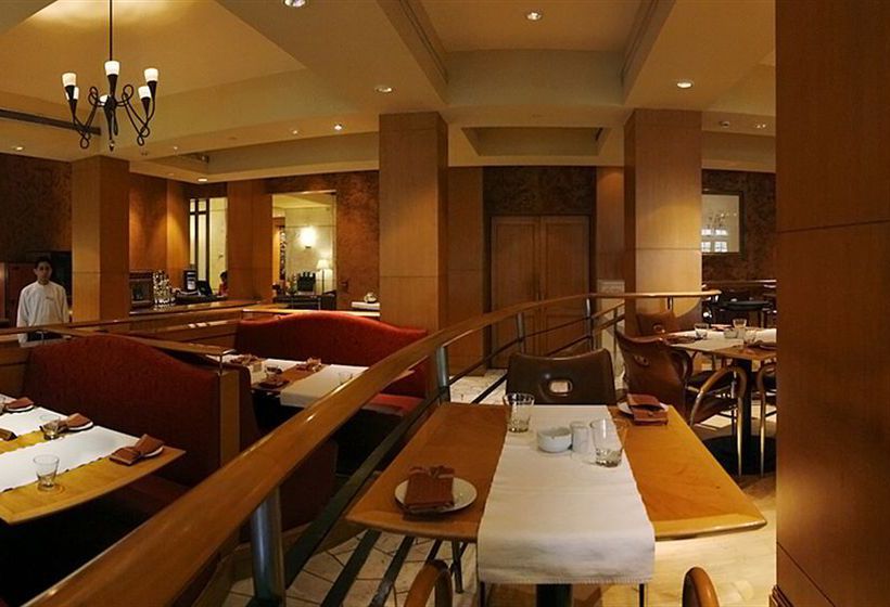 Hotel Vivanta President 17