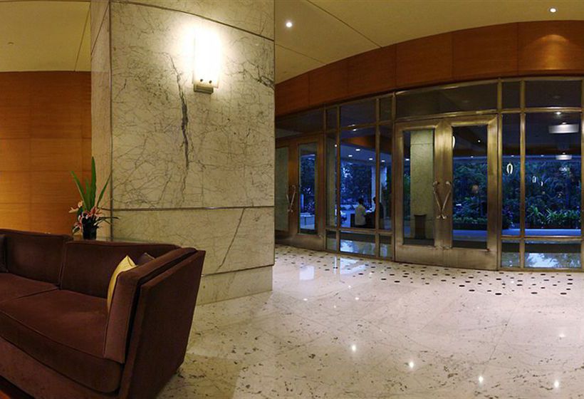 Hotel Vivanta President 18