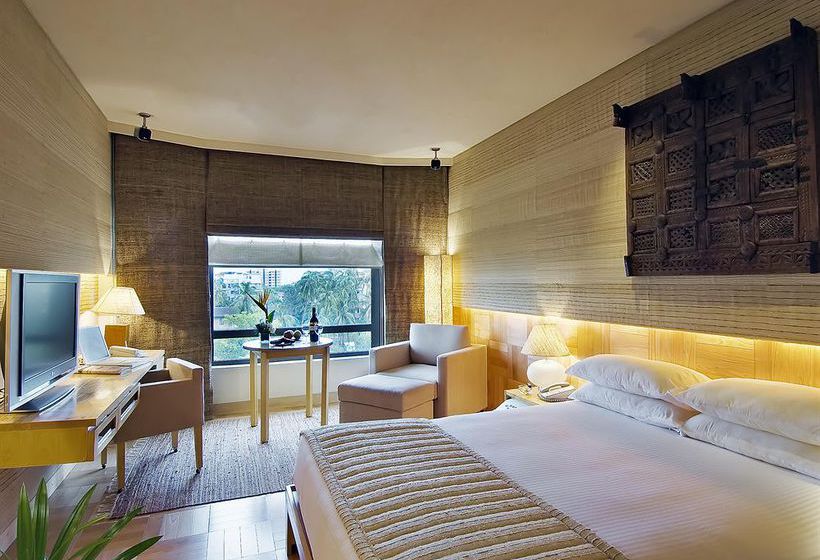 Hotel Vivanta President 3