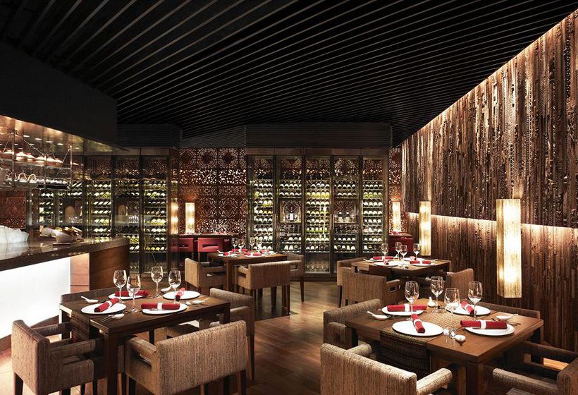 Hotel Vivanta President 4