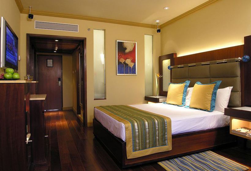 Hotel Vivanta President 9