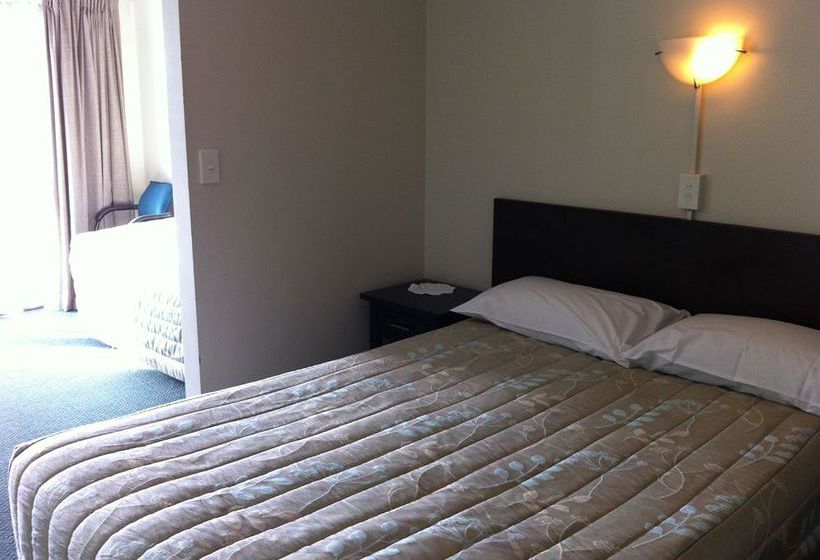 88 Wallace Court Motel