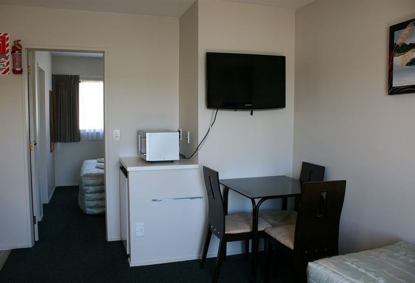 88 Wallace Court Motel 2