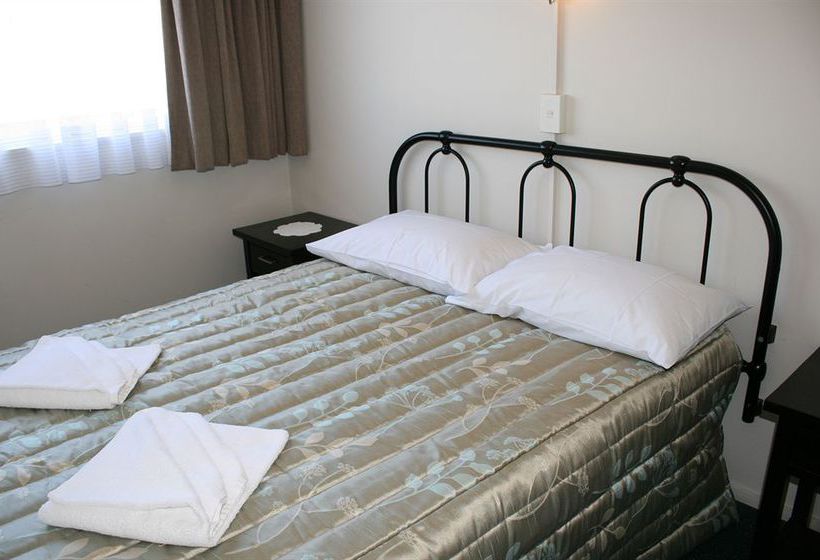 88 Wallace Court Motel 5