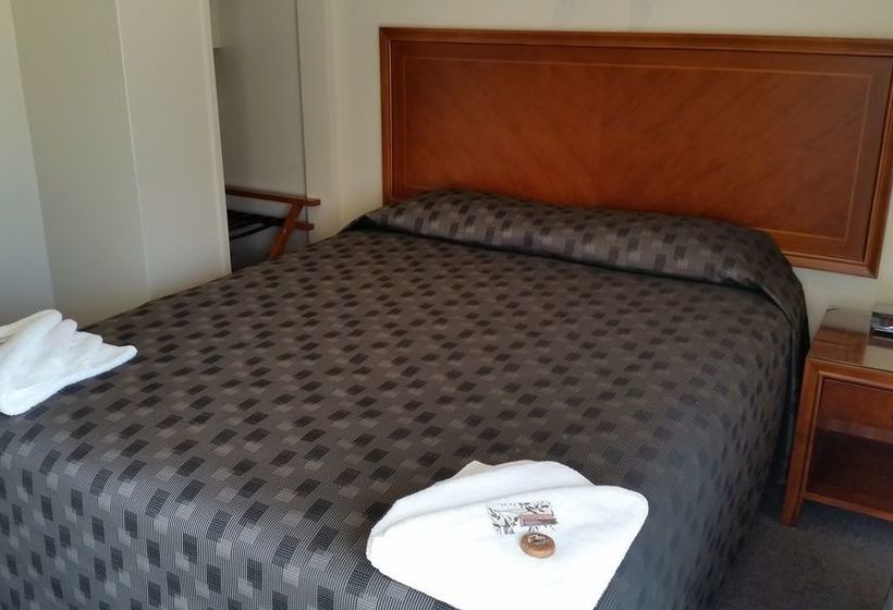 Hotel Admirals Motor Inn 4