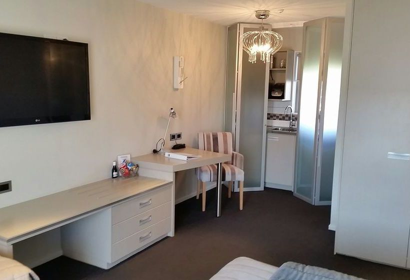 Hotel Airport Gateway Motor Lodge 11