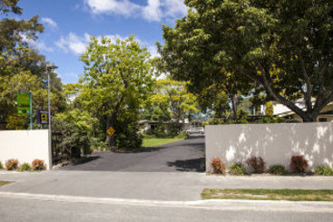 Ashleigh Court Motel 8